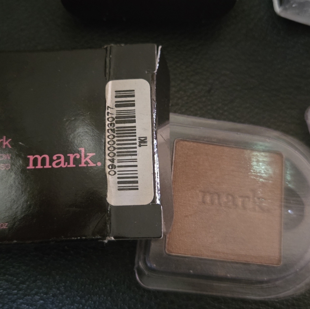 mark. Eye Shadow Trio in Copper Cream & Sea Color Trio Refillable Palette - Picture 3 of 6